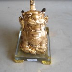 H149 1 150x150 Tỳ hưu vàng trên đế thủy tinh   tỳ hưu chiêu tài H149G
