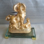 H067 150x150 Tam dương vàng, đế thủy tinh  tam dương tụ tài H067G