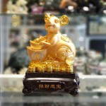 tm010 chuot vang nen vang 150x150 Tượng chuột vàng ôm nén vàng TM010