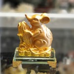 tm030 chuot vang bap vang 150x150 Chuột ôm bắp vàng đế thủy tinh TM030